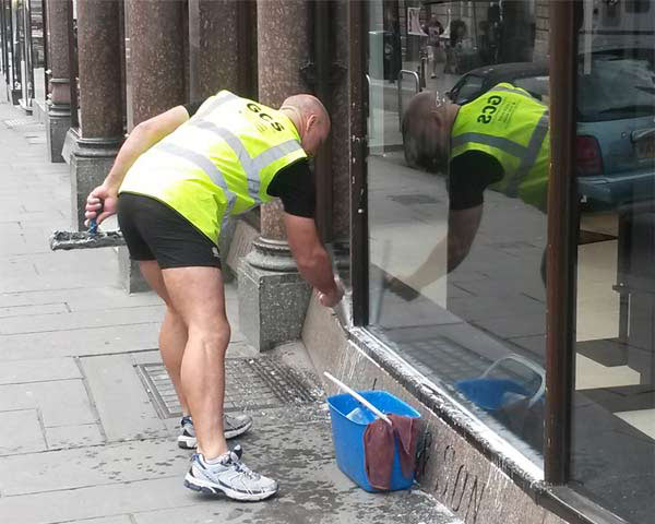 window-cleaning-service-bath